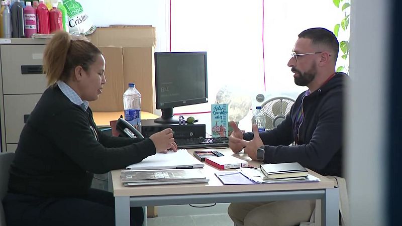 La salud mental en la cárcel: RTVE se adentra en módulos donde se atiende a reclusas - La tarde en 24h | Ver