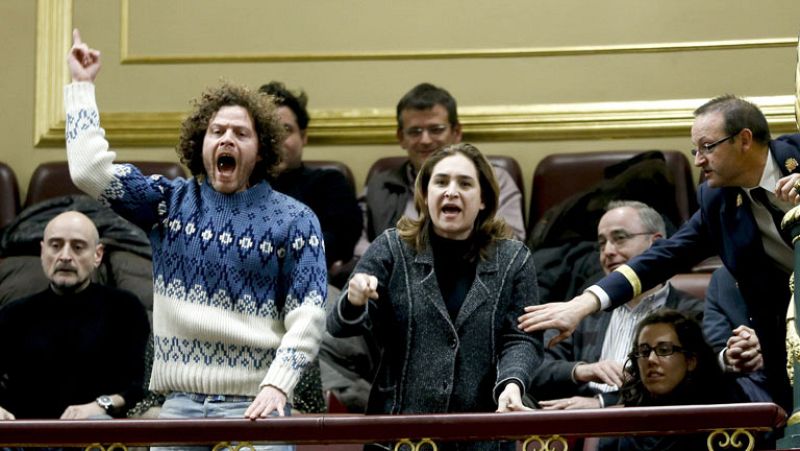 Desalojan a los promotores de la ILP de la dación en pago del Congreso - Informativo 24h | Ver