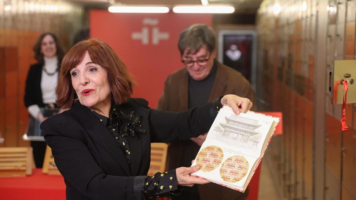 Telediario 2 - Dibujos, cuentos y cuadernos de notas: el legado "infantil" de Elvira Lindo al Cervantes