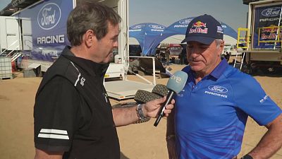 Carlos Sainz, tras quedarse sin opciones en el Dakar: "Mal d�a en la oficina"