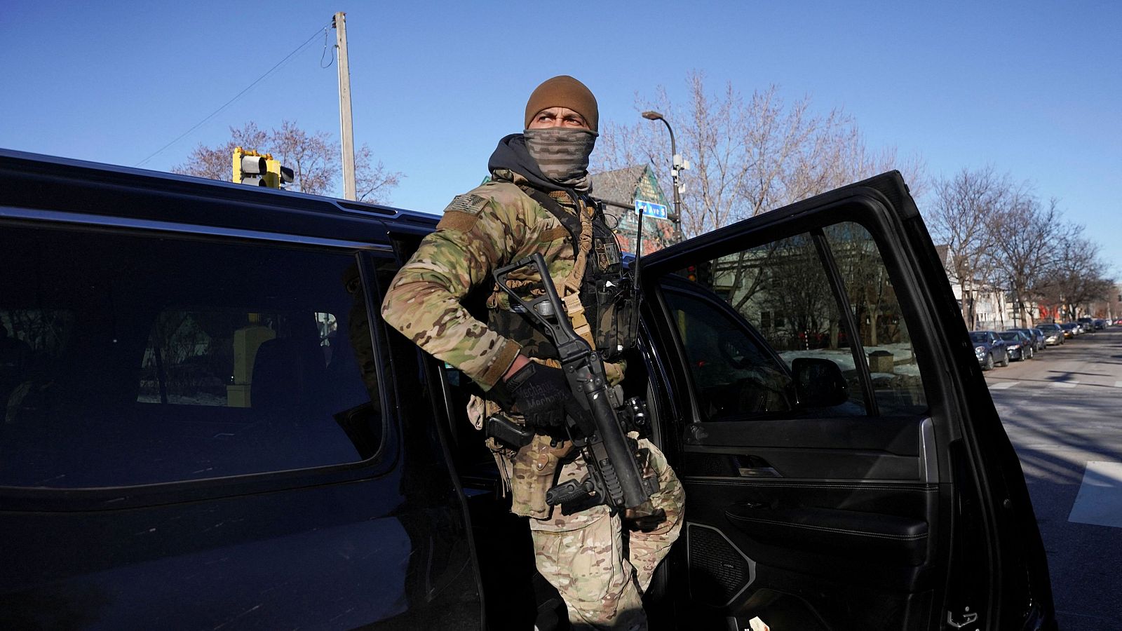 Trump impulsa la campaña de reclutamiento de agentes migratorios - La tarde en 24h | Ver