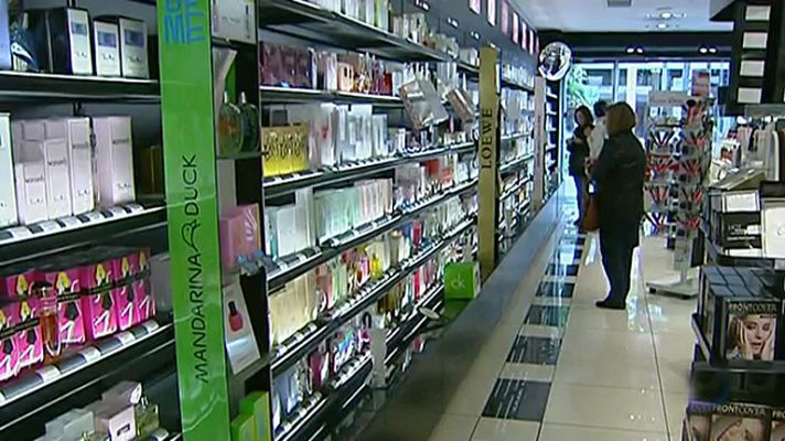 Telediario 1 - El consumo de productos básicos para el hogar cae por primera vez en décadas