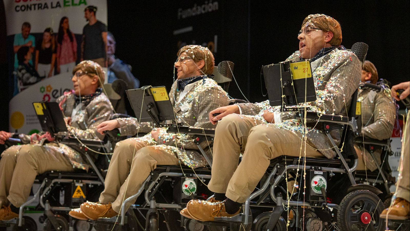 La chirigota de Stephen Hawking revoluciona el carnaval de Cádiz - Telediario 2 | Ver