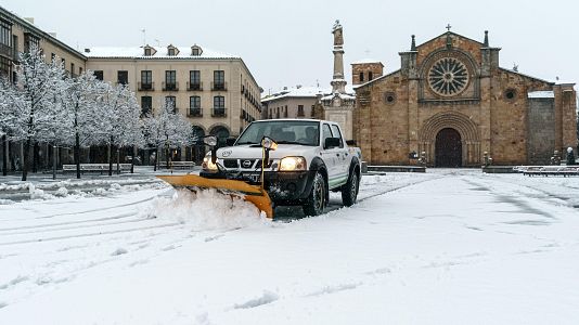 El temporal de nieve complica la circulaci�n en m�s de 50 carreteras de ocho provincias