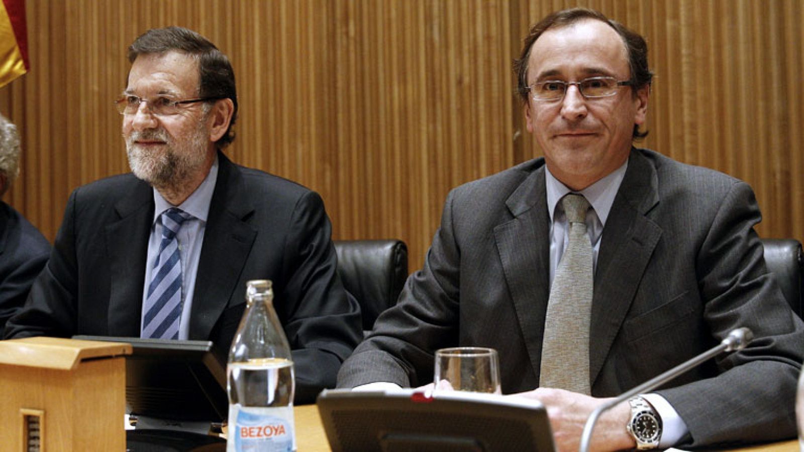 Rajoy pide "centrarse" en la crisis y "dejarse de enredos" - Informativo 24h | Ver