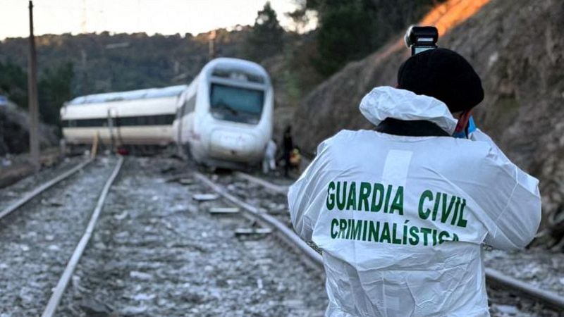 Renfe descarta un fallo humano en el accidente de Adamuz y cree que llevar� d�as saber qu� pas�