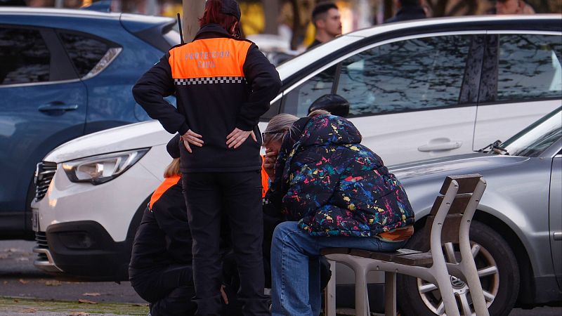 Psicólogos, sanitarios y servicios de emergencias: el operativo de la catástrofe ferroviaria en Adamuz - Especiales informativos | Ver