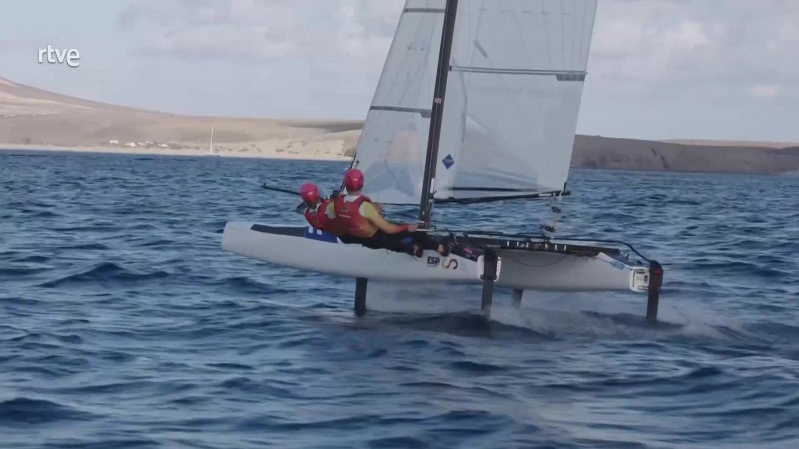 Regatistas que vuelan - Nicole Van Der Velden - Regatistas que vuelan | Ver