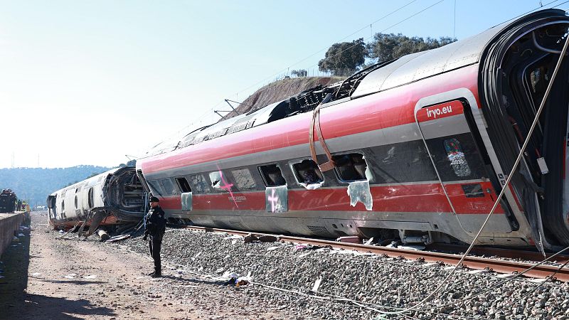 Tren Iryo descarrilado, en im�genes - Modo Digital | Ver