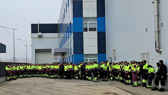 Noticias de Castilla y León - Trabajadores de Renfe y Adif se concentran en recuerdo de compañeros y víctimas del accidente de Adamuz