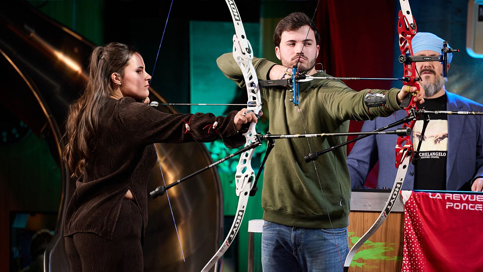 La Revuelta | La puntería de los campeones del mundo de tiro con arco - La Revuelta | Ver