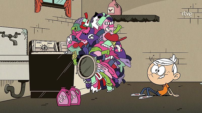 Escurriéndose de la ropa - Una casa de locos | Ver