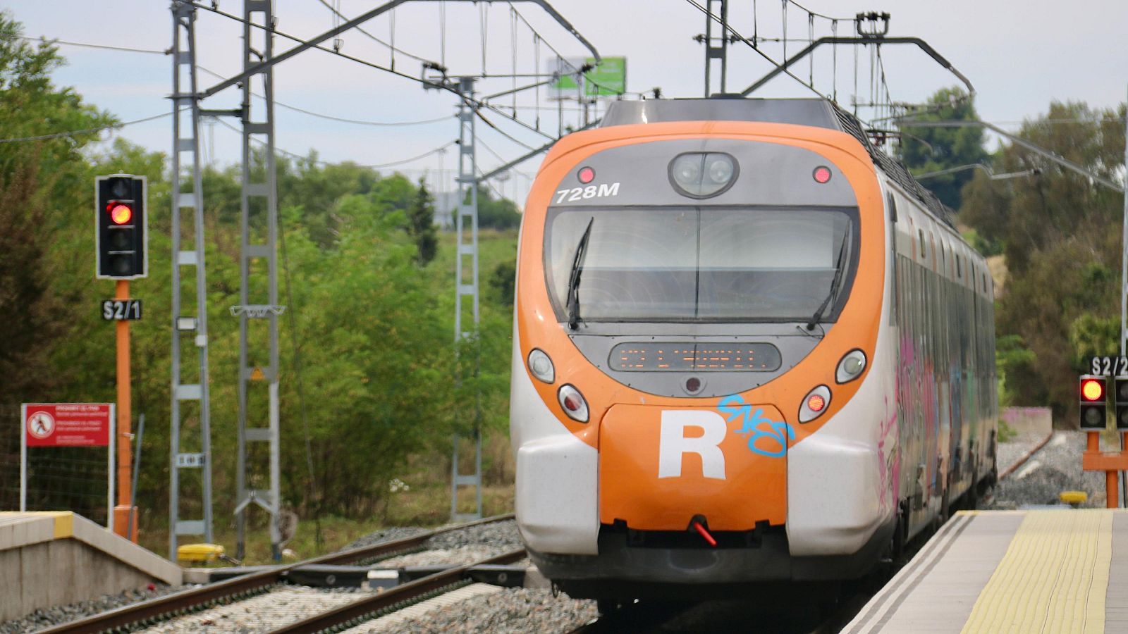 Consol Sáenz (periodista de Ràdio4) explica desde el centro de control el accidente de Rodalies en Gelida
