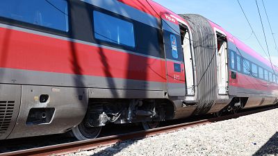 Puente confirma "marcas" en los cinco primeros coches del Iryo y en otros trenes que pasaron por ese tramo de la vía