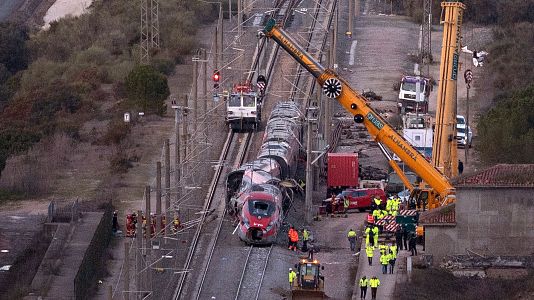 Puente confirma "marcas" en los cinco primeros coches del Iryo y en otros trenes que pasaron por la v�a