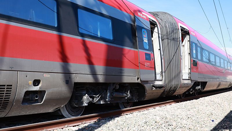 Puente confirma "marcas" en los cinco primeros coches del Iryo y en otros trenes que pasaron por ese tramo - Mañaneros 360 | Ver