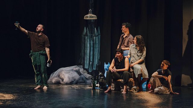 "Una forma de entender la escena" by 2Proposiciones Danza-Teatro