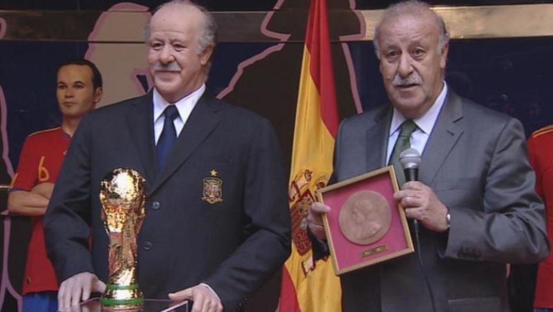 Vicente del Bosque tiene un doble en el Museo de Cera de Madrid - La mañana | Ver