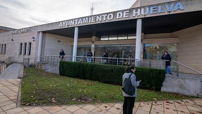 Llegan los primeros fallecidos a sus pueblos en Huelva | Ver