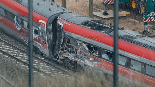 El momento en que los agentes hallan el tren Alvia: "Unas personas ven�an de una zona oscura y no nos cuadraba"