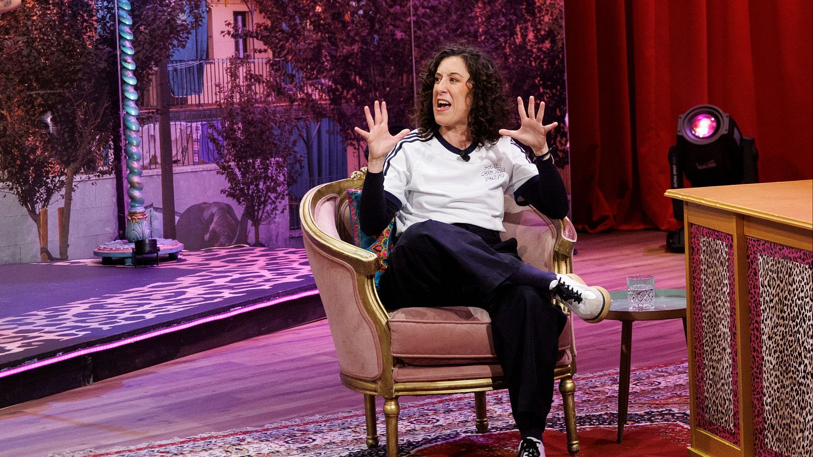 Laura del Val se convierte en "Laura del Mal" | Ver