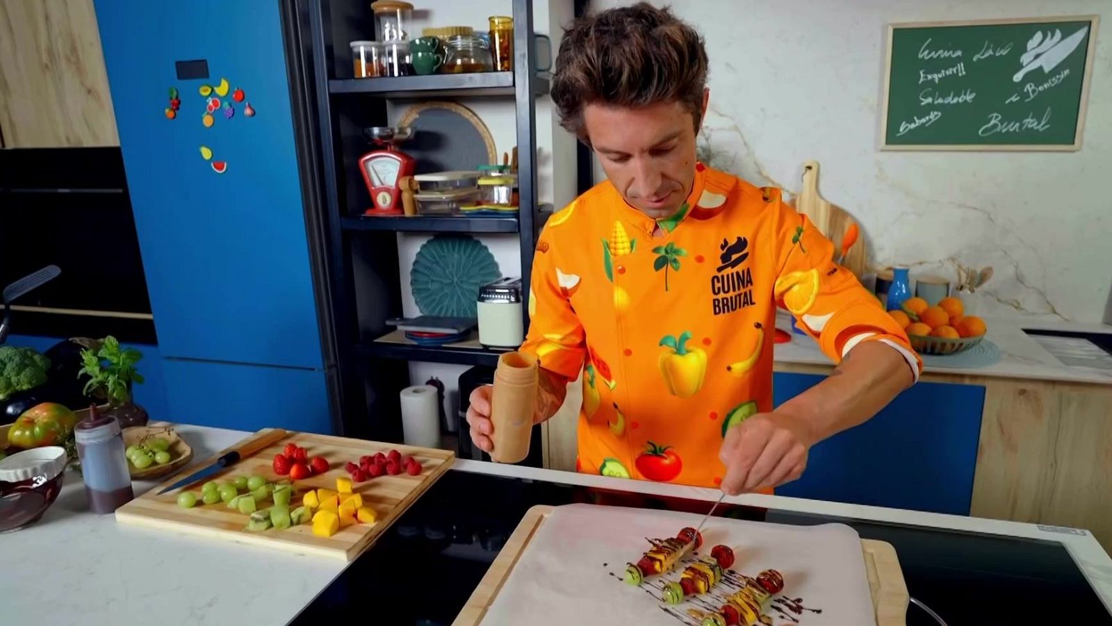 Broquetes de fruita amb xocolata - Cuina Brutal - Cuina Brutal | Veure