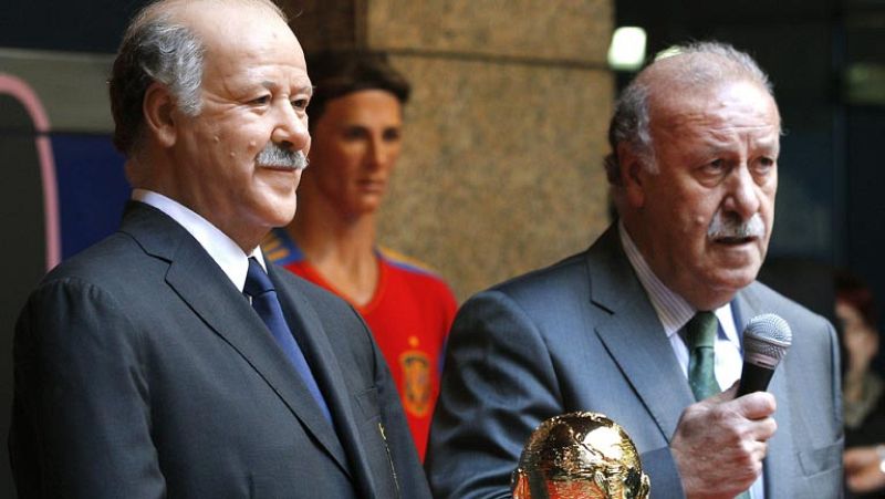 Del Bosque y su doble de cera confían en la remontada del Madrid | Ver
