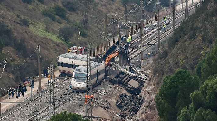 Telediario 2 - ¿Cuánto se tardó en llegar al Alvia accidentado?