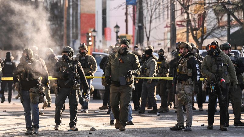 Agentes de inmigración matan a un hombre en Mineápolis - Fin de semana 24h | Ver