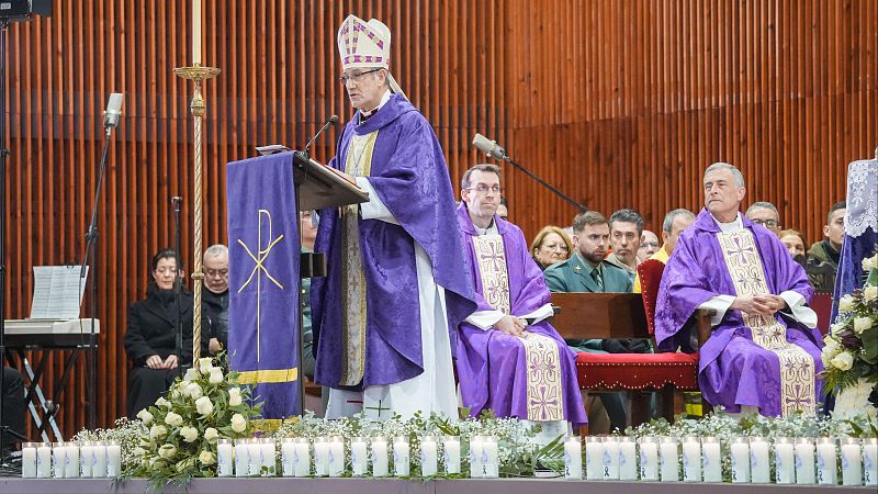 Adamuz recuerda a las víctimas del accidente con una misa funeral