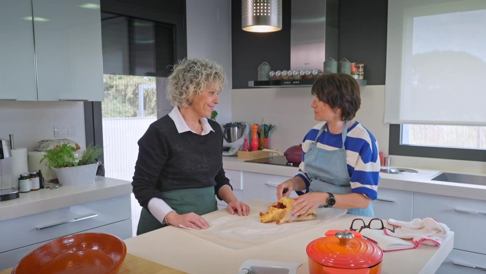 Ànec mut amb prunes i pinyons d'El Penedès – La recepta perduda - La recepta perduda | Veure