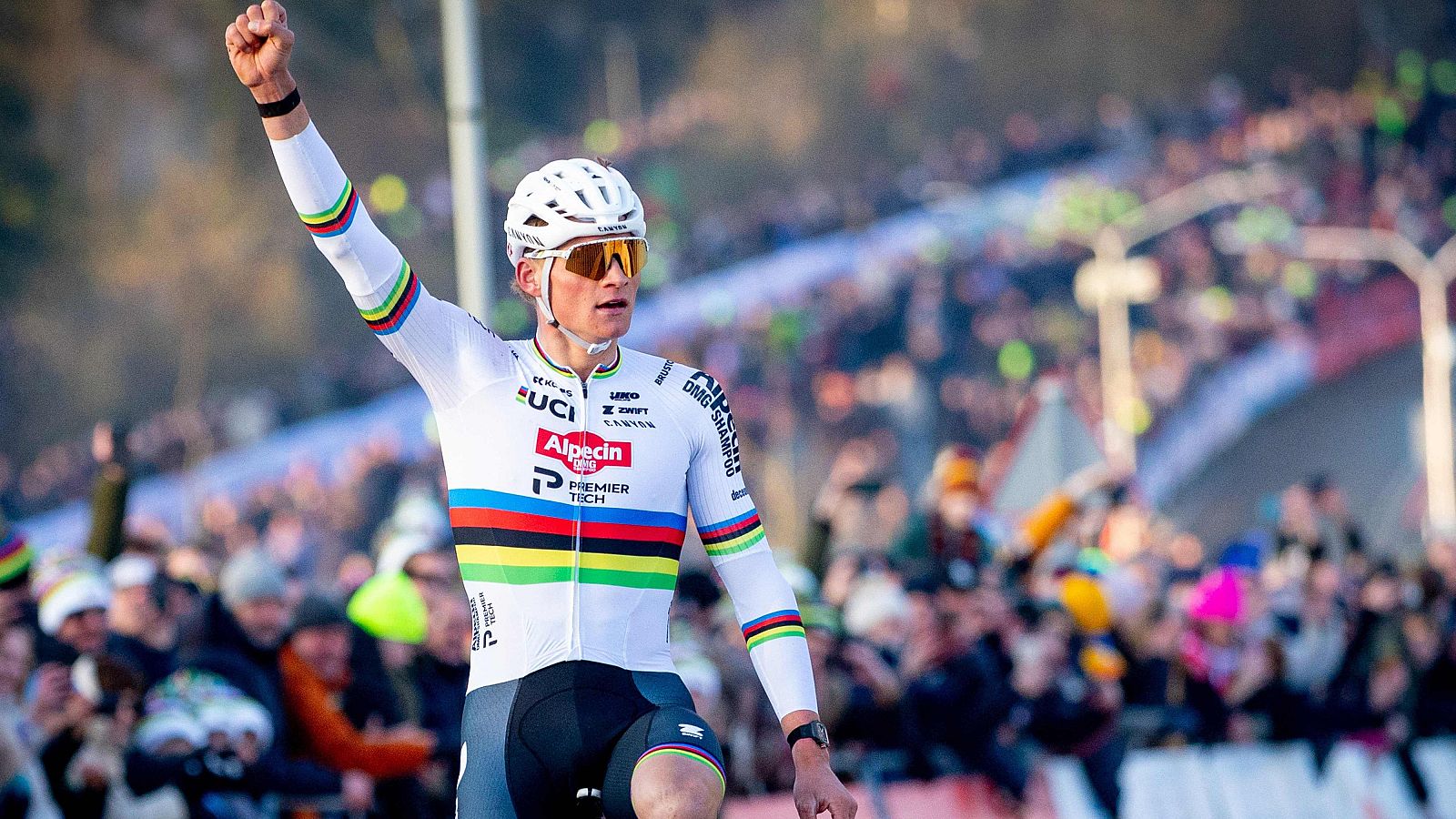 Van der Poel consigue su segundo título de la Copa del Mundo de ciclocrós - Los Deportes de La1 | Ver