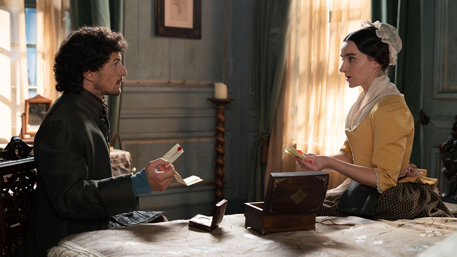 Valle Salvaje - Matilde descubre el contenido de la caja de Gaspar - Valle Salvaje | Ver