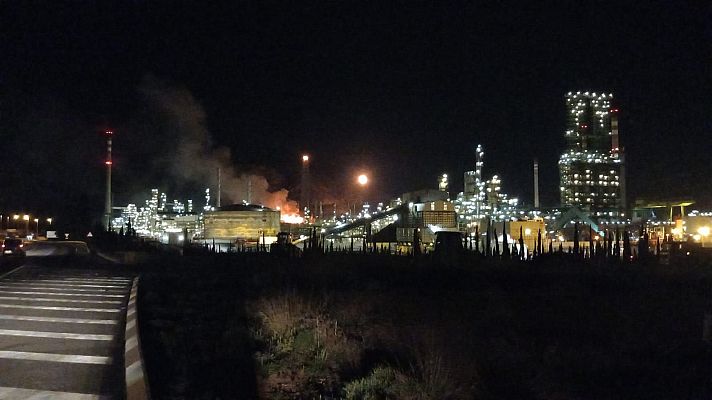  - Murcia activa las alertas por el incendio de una refinería de Repsol