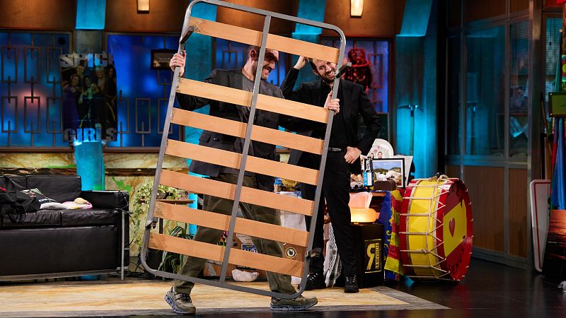 La Revuelta | Jorge Ponce recupera los regalos con rima - La Revuelta | Ver