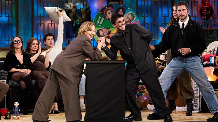 La Revuelta - Campeonato de pulsos en el elenco de 'Aída'