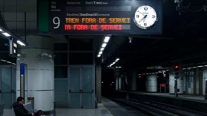 Telediario 2 - Transportes cesa a un alto cargo de Renfe y a otro de Adif por la crisis de Rodalies