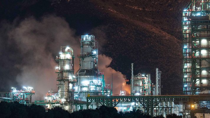 Telediario 2 - Un incendio en una refinería activa las alertas en varias poblaciones de Murcia