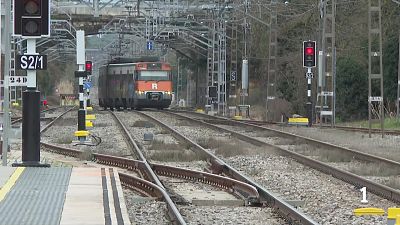 Rodalies reprèn el servei de manera limitada amb trens suspesos i alternatives en bus