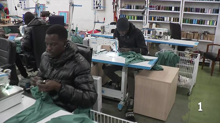 L'Informatiu - Aprovada la regularització de mig milió de persones migrants