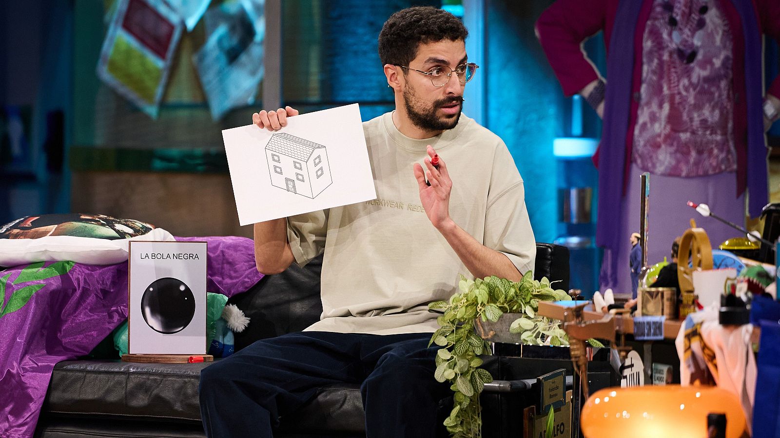 La Revuelta | Yunez Chaib busca piso en Madrid - La Revuelta | Ver