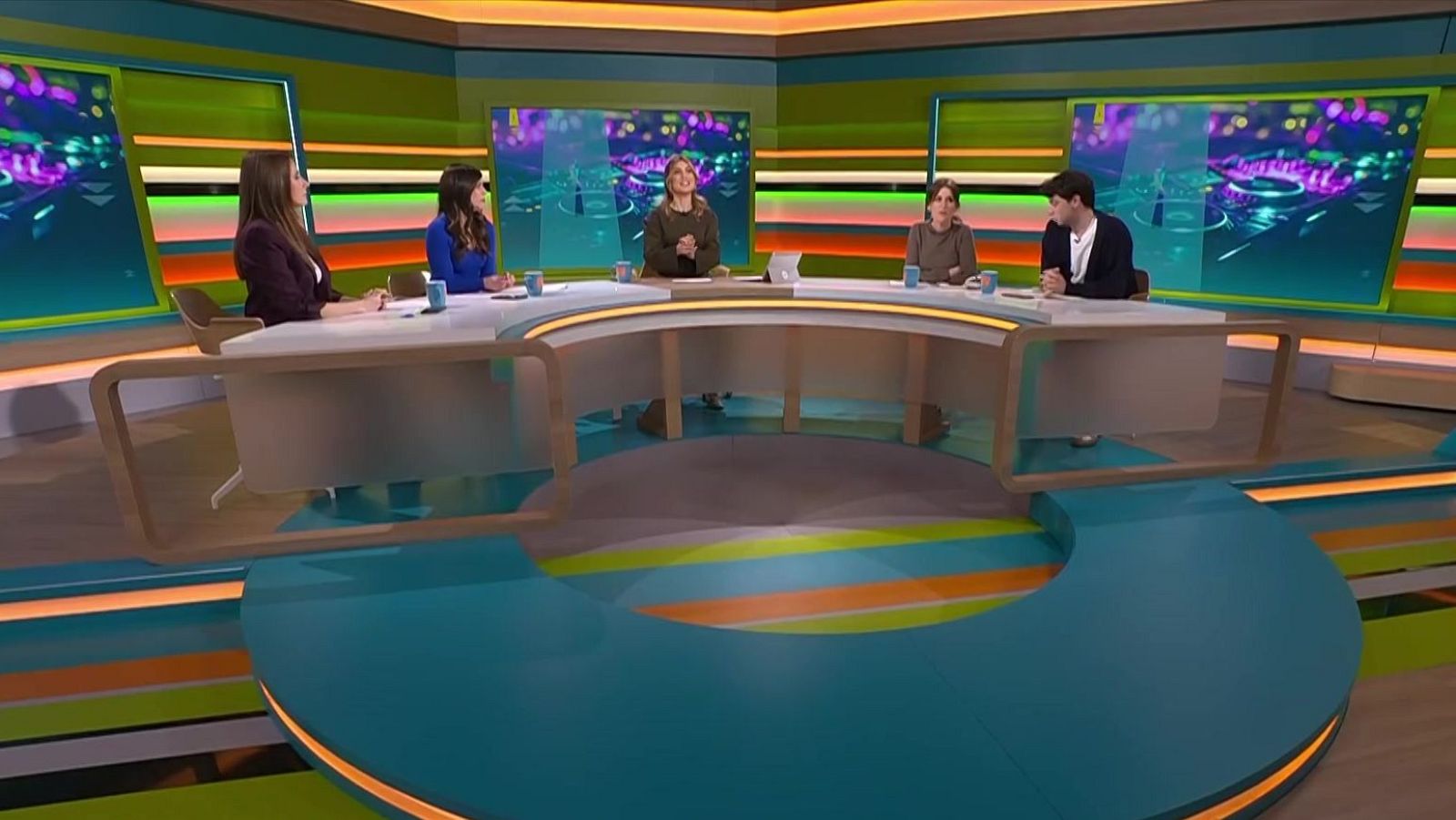 Baralles, esfondrament d'una casa i testosterona - L'Altaveu - L'altaveu | Veure