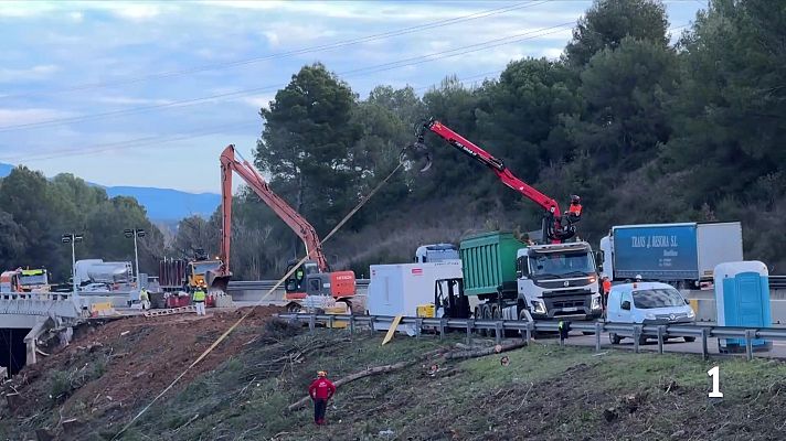 L'Informatiu - Mobilitat complicada pel tall de l'AP7 en sentit sud des de Martorell