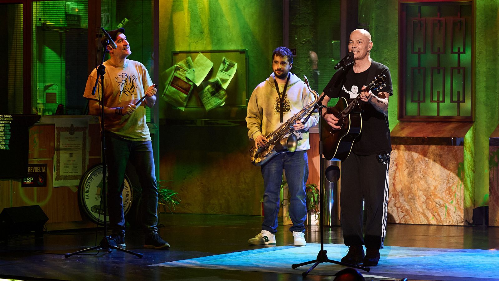 La Revuelta | Celtas Cortos y Sergio Bezos - "20 de abril" - La Revuelta | Ver