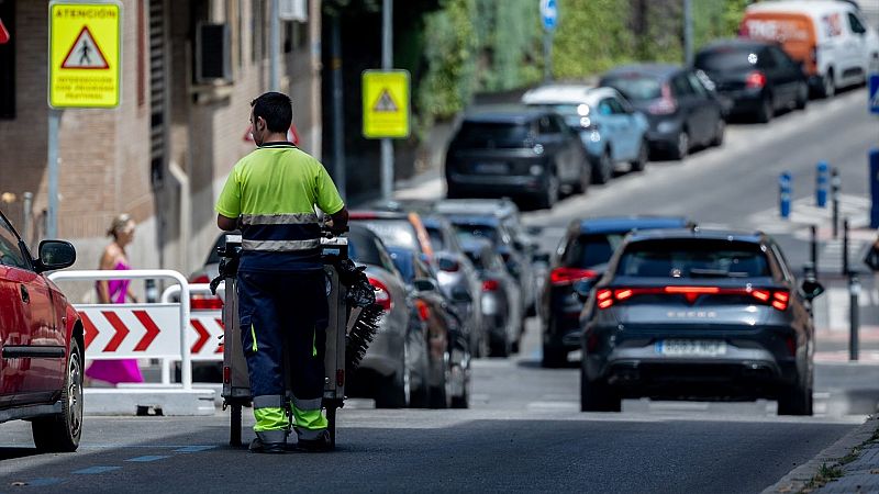 Acuerdo Gobierno y sindicatos para subir el SMI a los 1.221 euros | Ver