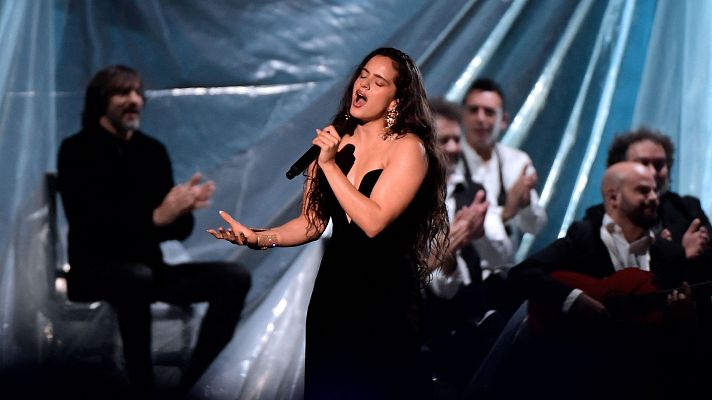  - Rosalía irrumpe por sorpresa en el concierto benéfico 'Act X Palestine' de Barcelona