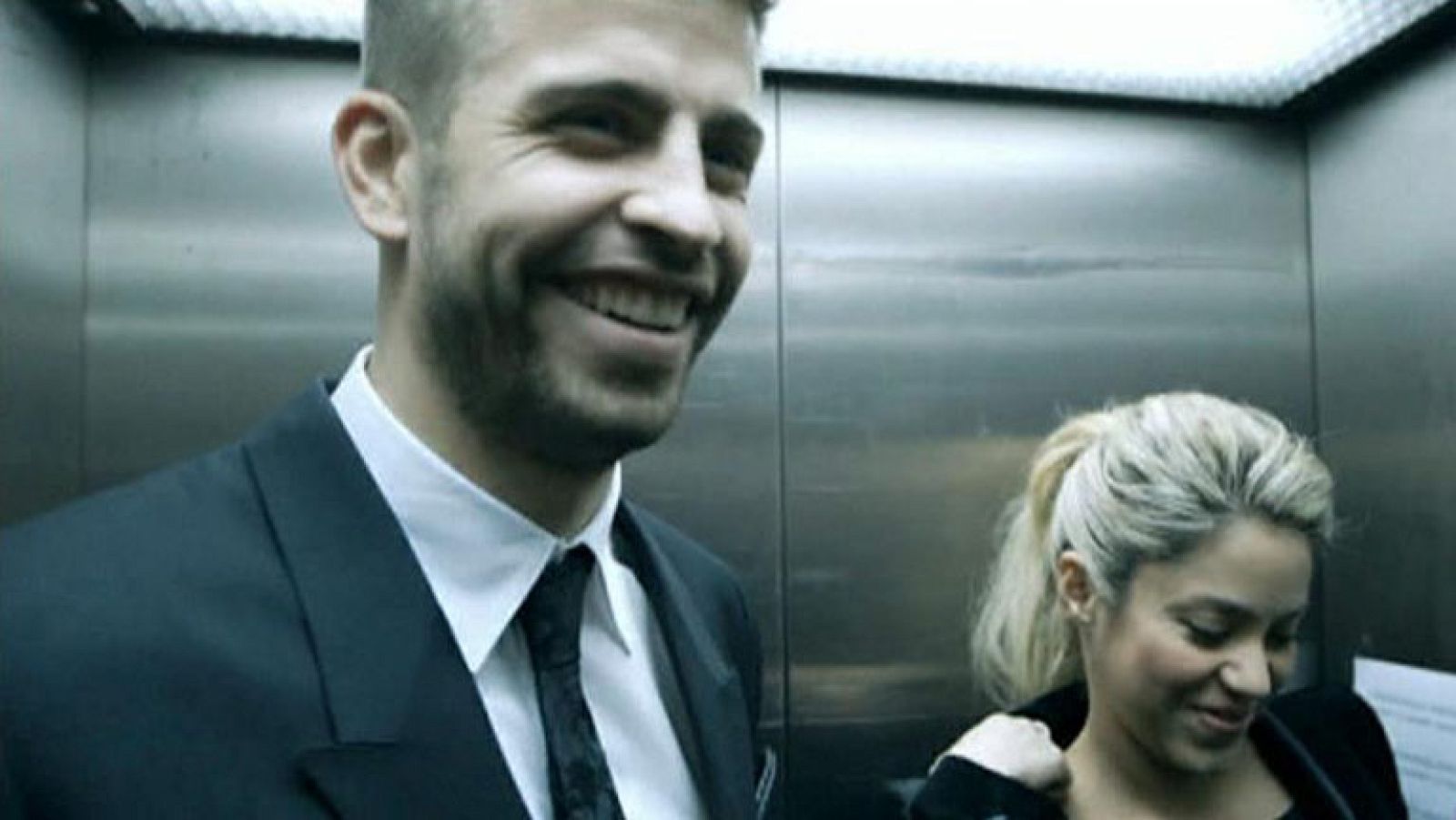 Con 26 años Gerard Piqué tiene ya un palmarés que muy pocos futbolistas ha conseguido. Es conocido en todo el mundo, además de haberse convertido en un icono publicitario. Y hemos descubierto que tiene una innata habilidad para quedarse con balones m