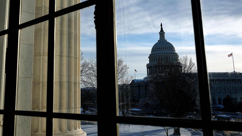 Los demócratas llegan a un acuerdo con Trump para evitar un cierre del Gobierno federal mientras negocian sobre el ICE | Ver ahora