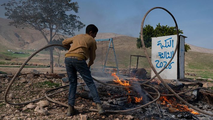 Telediario 1 - Israel amenaza con demoler el único campo de fútbol de un grupo de niños palestinos en Cisjordania