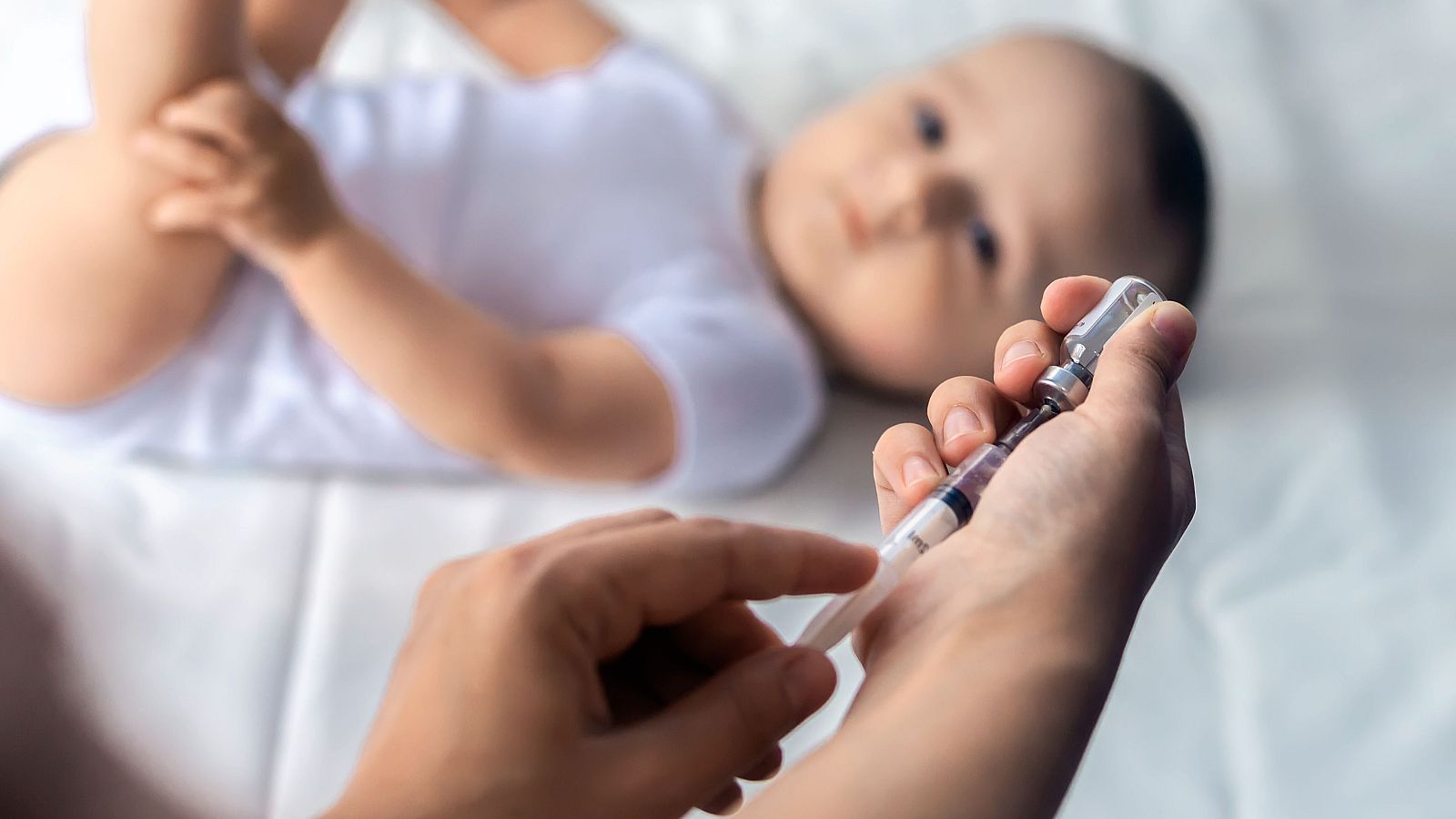 El Gobierno vasco reconoce que se han puesto dos vacunas caducadas más - Telediario 1 | Ver